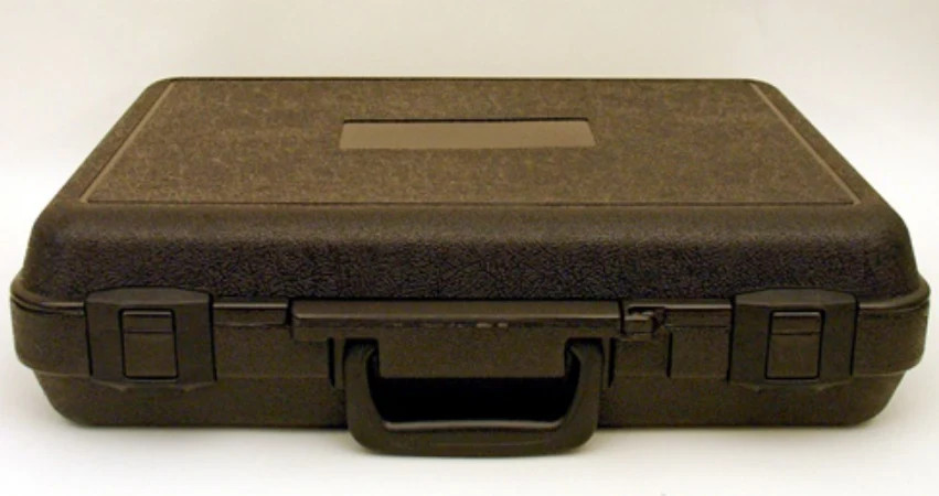 705 – PLATT LUGGAGE – BLOW MOLDED CASE – Exterior Dimensions (L x W x D): 19″ x