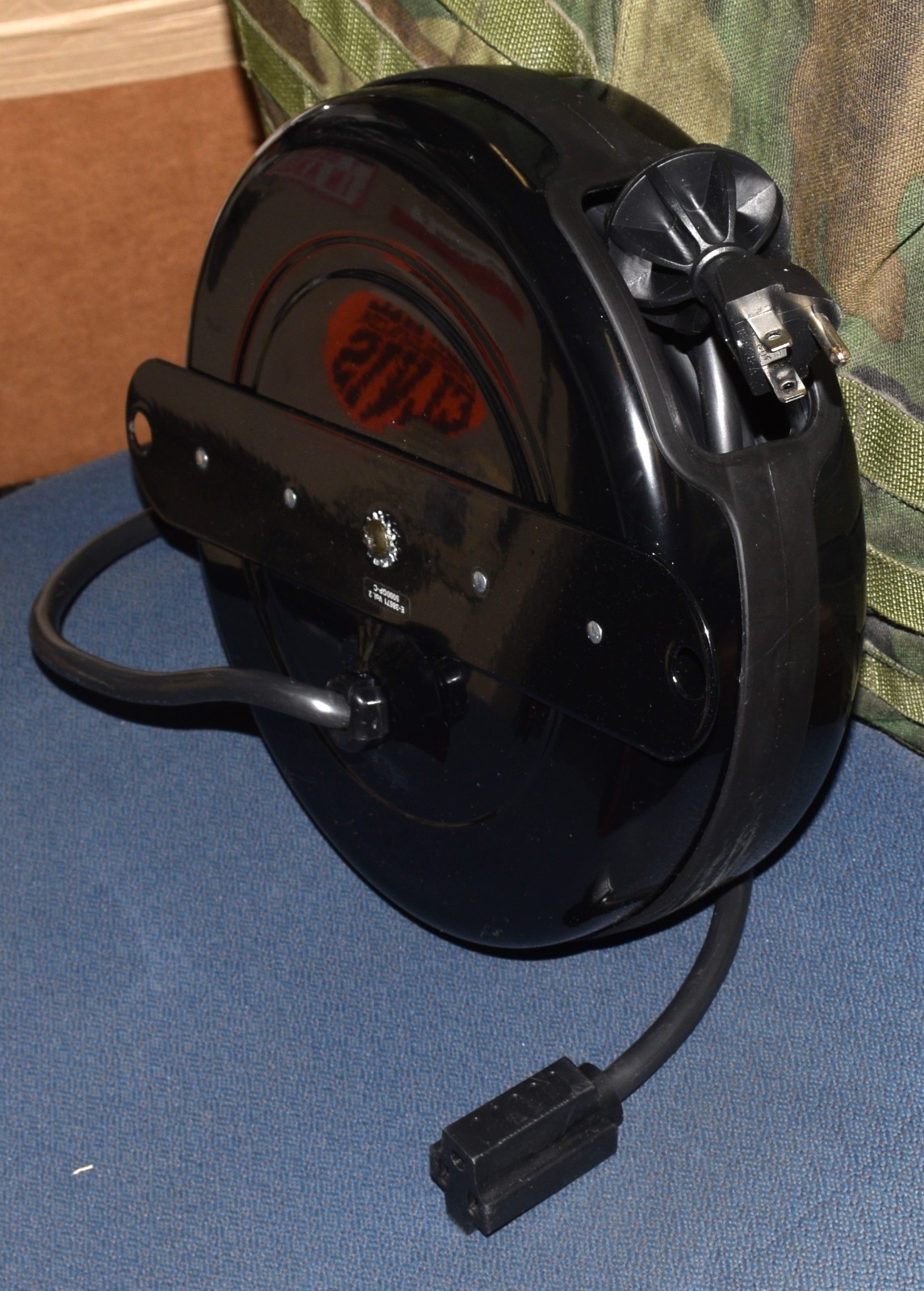 ALERT 20-FT REVERSE PLUG RETRACTABLE AC POWER CORD METAL CABLE REEL SIDE MOUNT