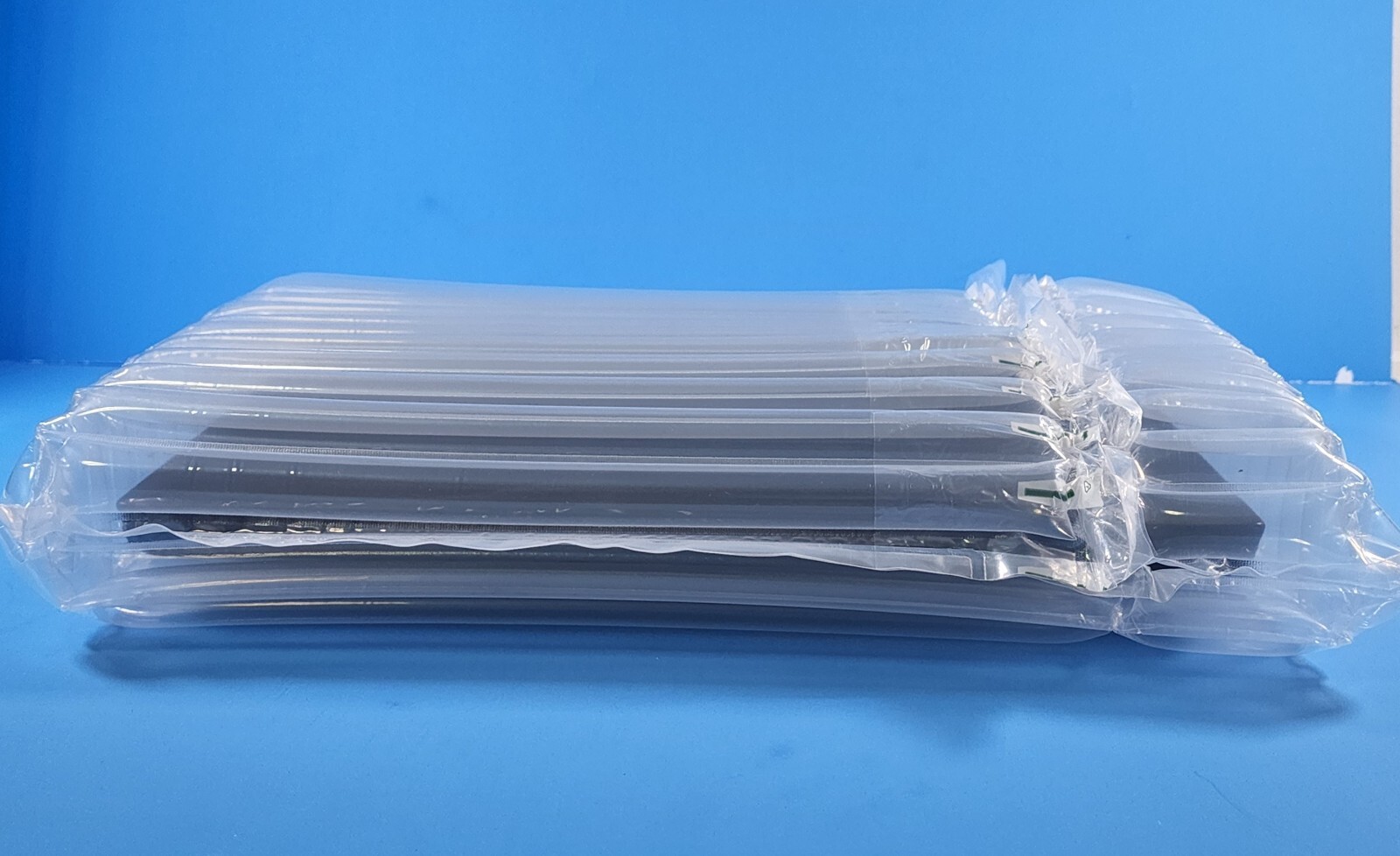 (25 Pack) Inflatable 15 – 16 Inches Laptop Protective Air Bubble Column Bag