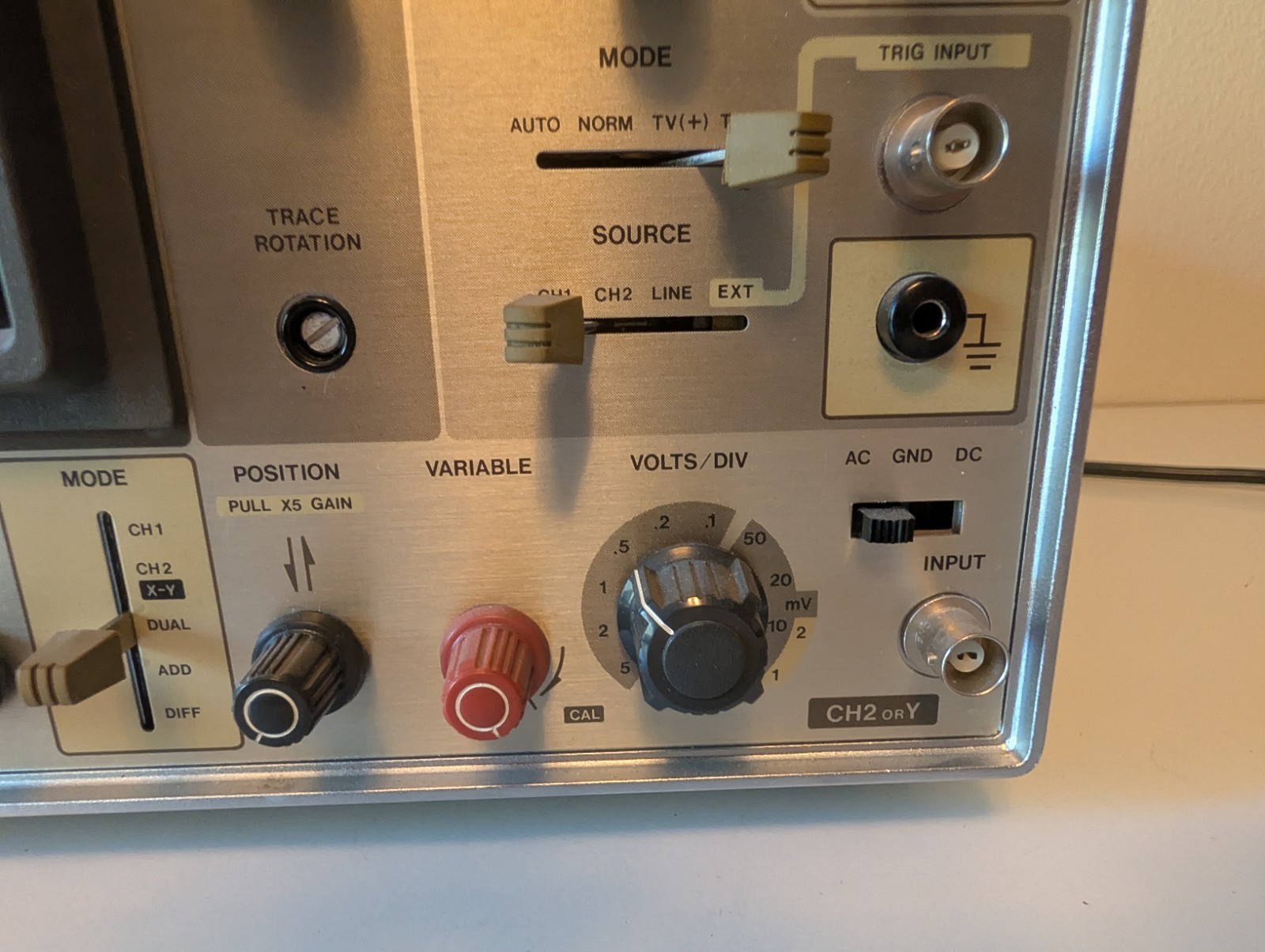 Vintage Hitachi V-152F 15MHz Analog Oscilloscope Powers On