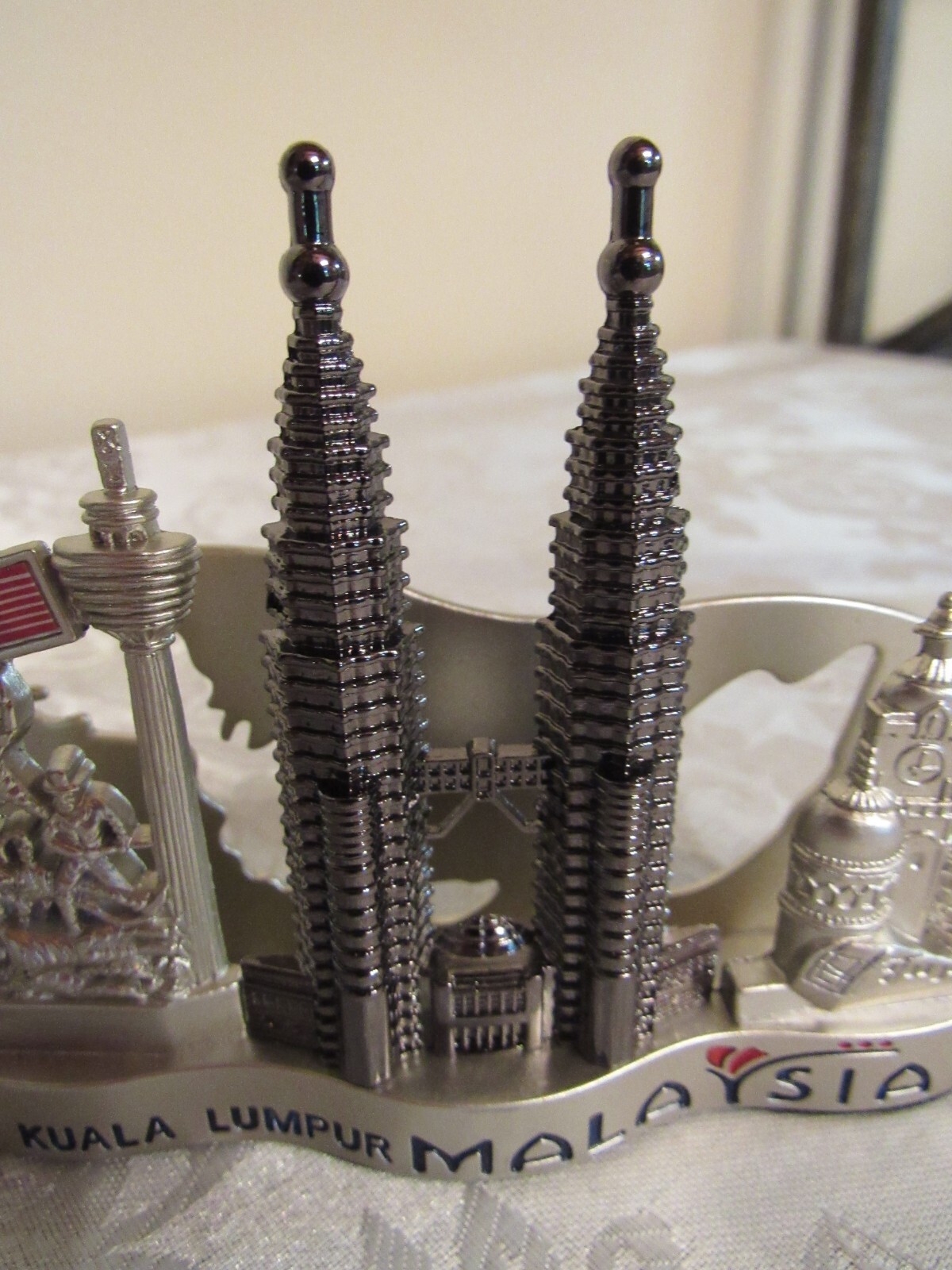 Kuala Lumpur Malaysia Business Card Holder * Pertronas Twin Towers * Silver Tone