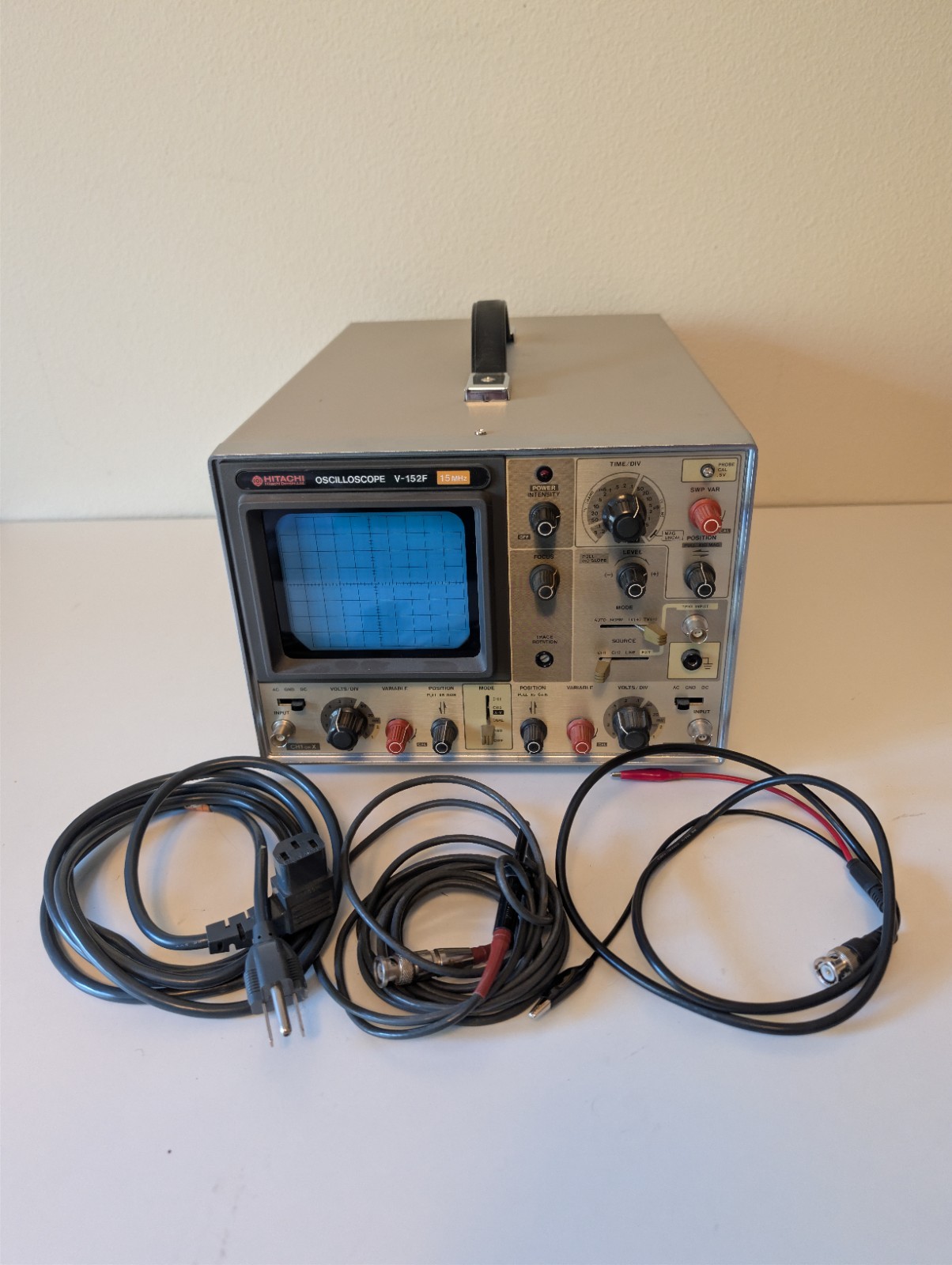 Vintage Hitachi V-152F 15MHz Analog Oscilloscope Powers On