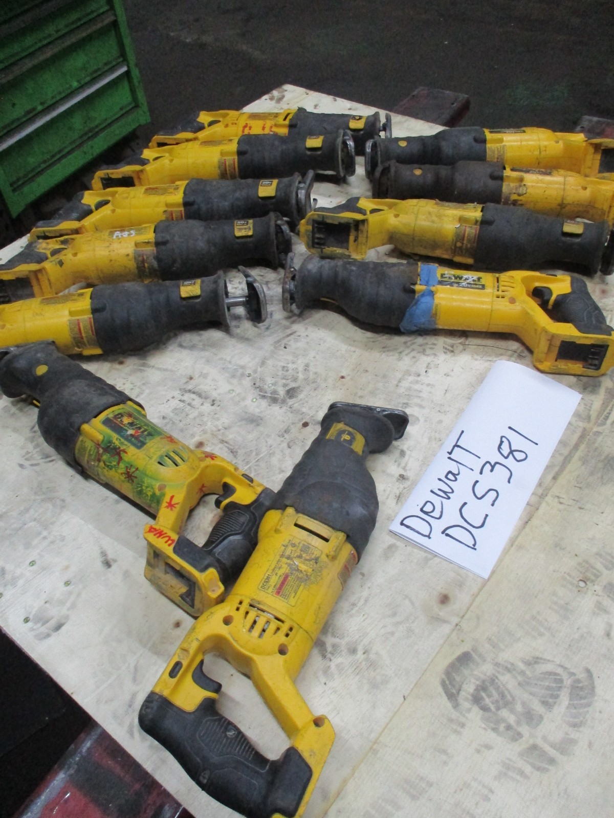 DEWALT DCS381 20V MAX CORDLESS RECIPROCATING SAW