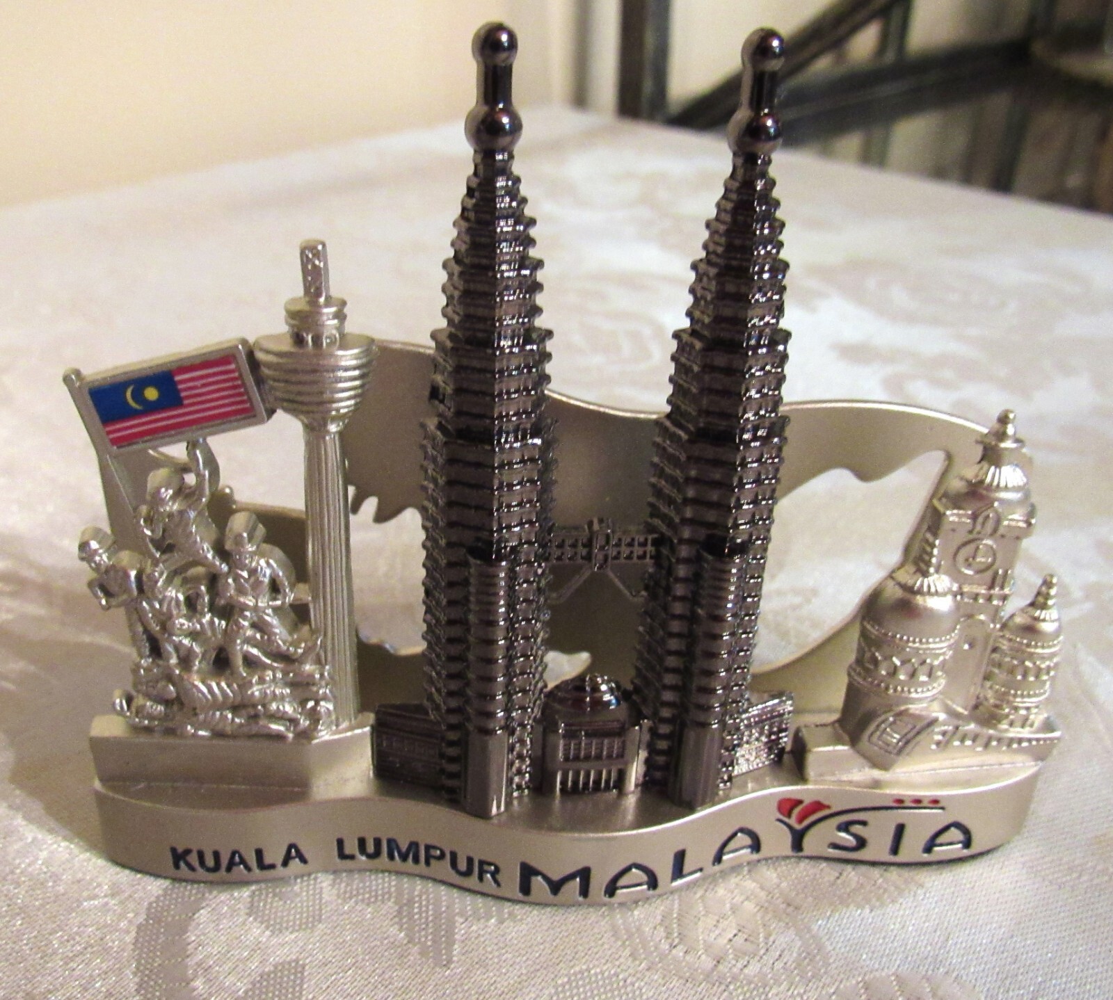 Kuala Lumpur Malaysia Business Card Holder * Pertronas Twin Towers * Silver Tone