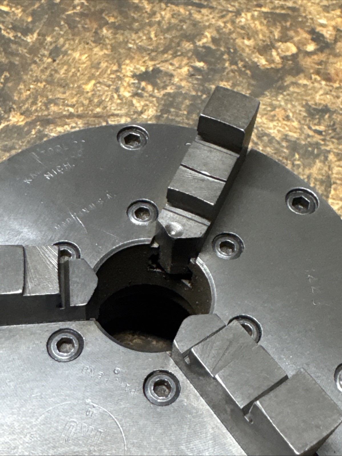 4″ BUCK 3 JAW ADJUST-TRU CHUCK 1 3/4-8 TPI
