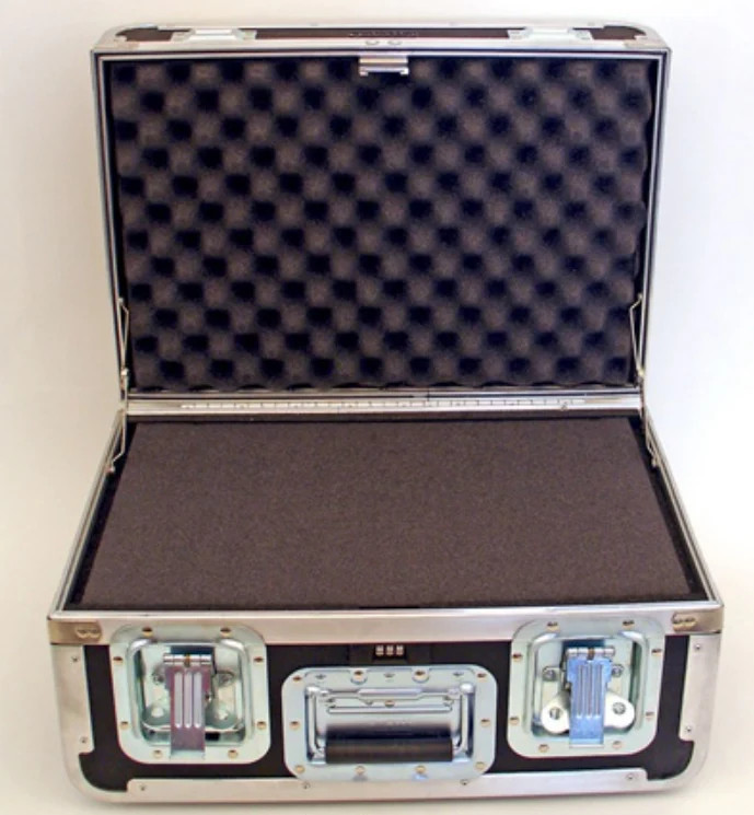 1013F – PLATT LUGGAGE – GUARDSMAN ATA 300 SHIPPING CASE – Interior Dimensions (L