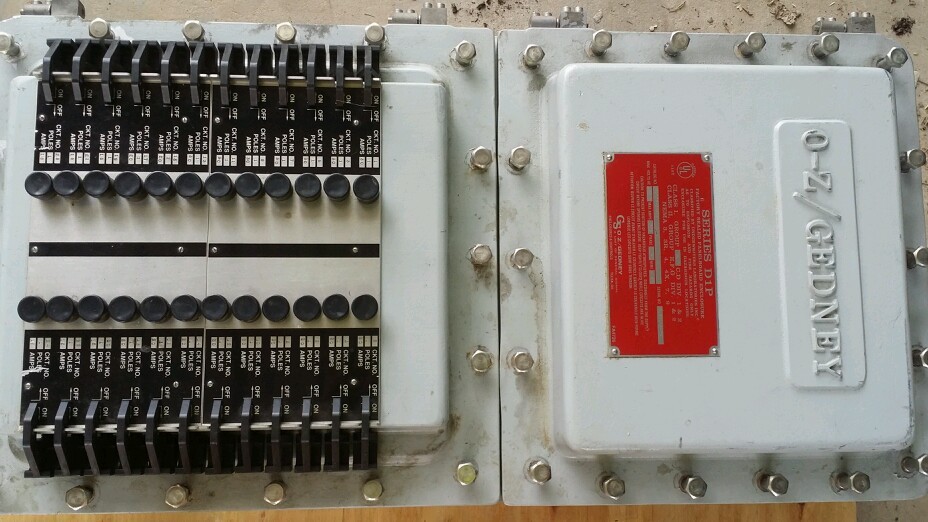 0-Z Gedney Ser D1P Panelboard Explosion & Fire Proof 225 amp 3 Ph D1P28-24-GB