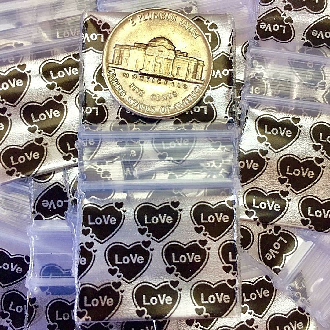 BaggiesSince1987 – 12510-S DESIGN ZIP BAGS 300PCS BUNNY ON SILVER, READ DETAILS