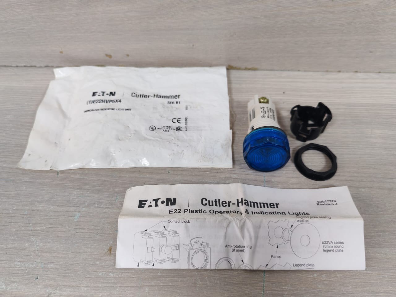 Lot 2 pcs Eaton Cutler-Hammer E22HVP6X4 Blue Monoblock Indicating Light Unit
