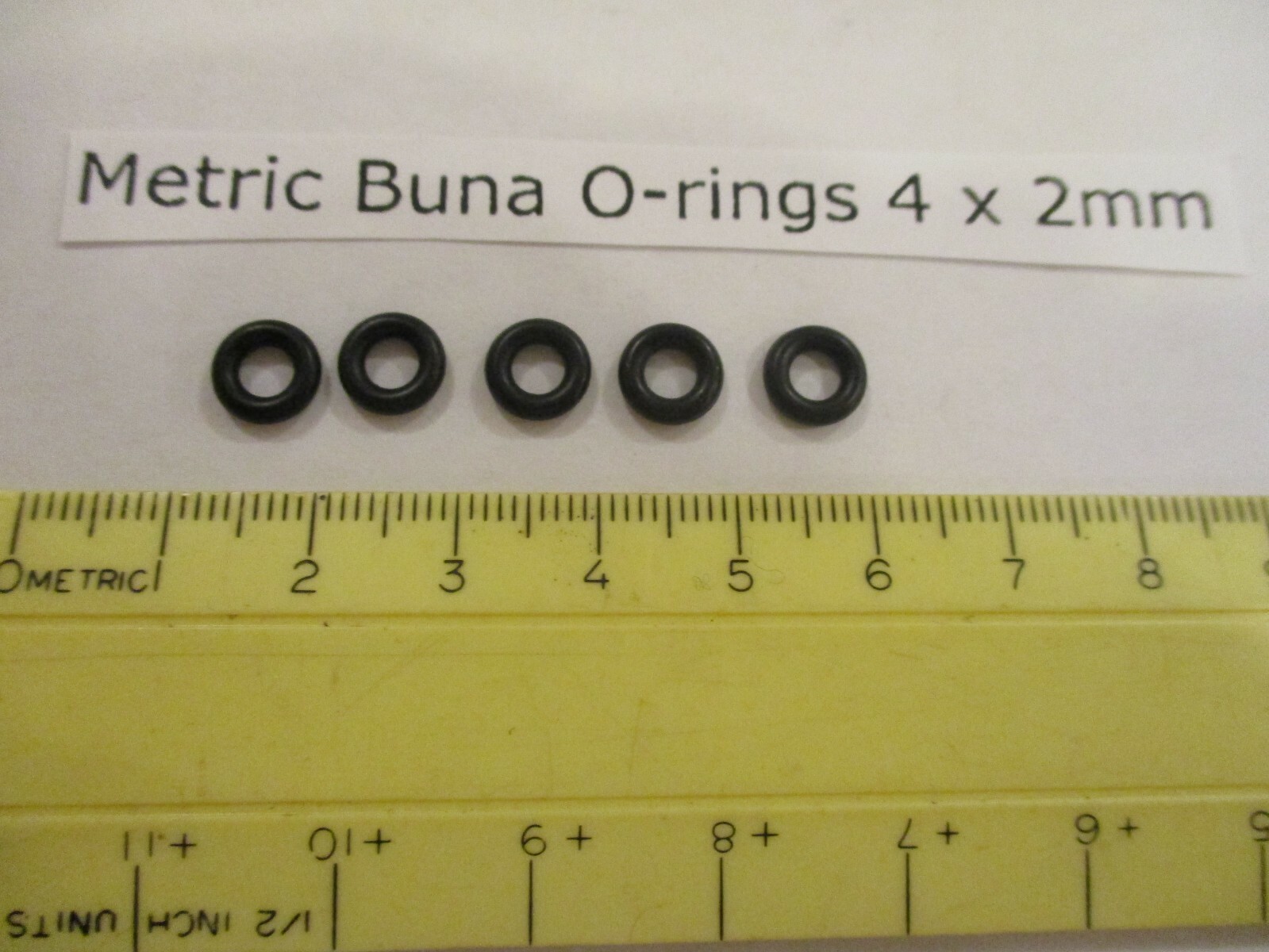 4mm ID x 8mm OD x 2mm thick O-ring. Buna-70. Quan 5.