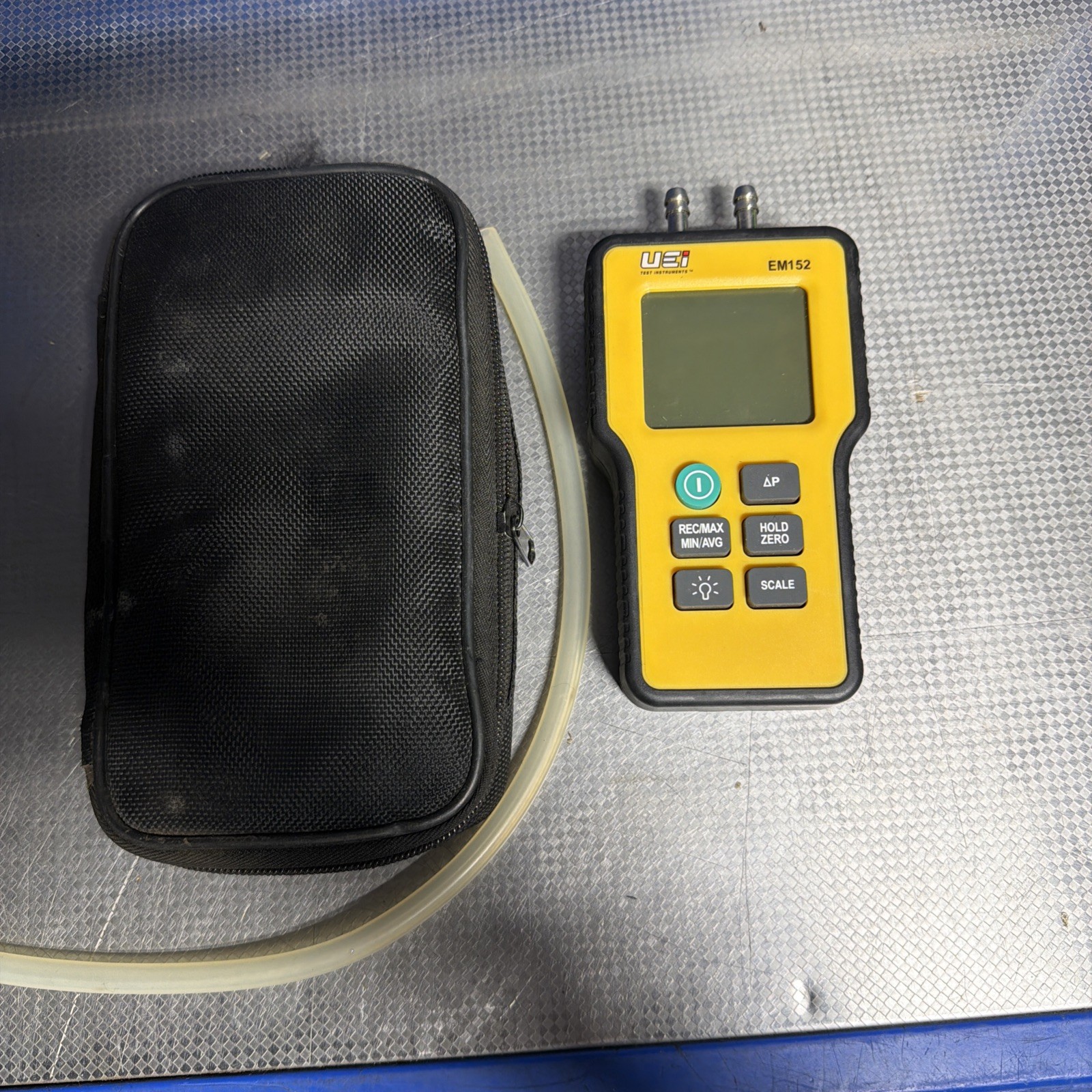UEi EM152 – DUAL DIFFERENTIAL DIGITAL MANOMETER