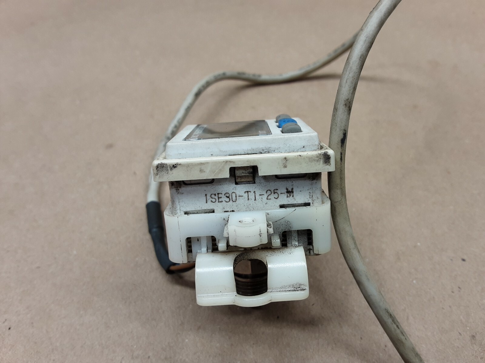 SMC ISE30-T1-25-M Pressure Switch #1016F25*AD