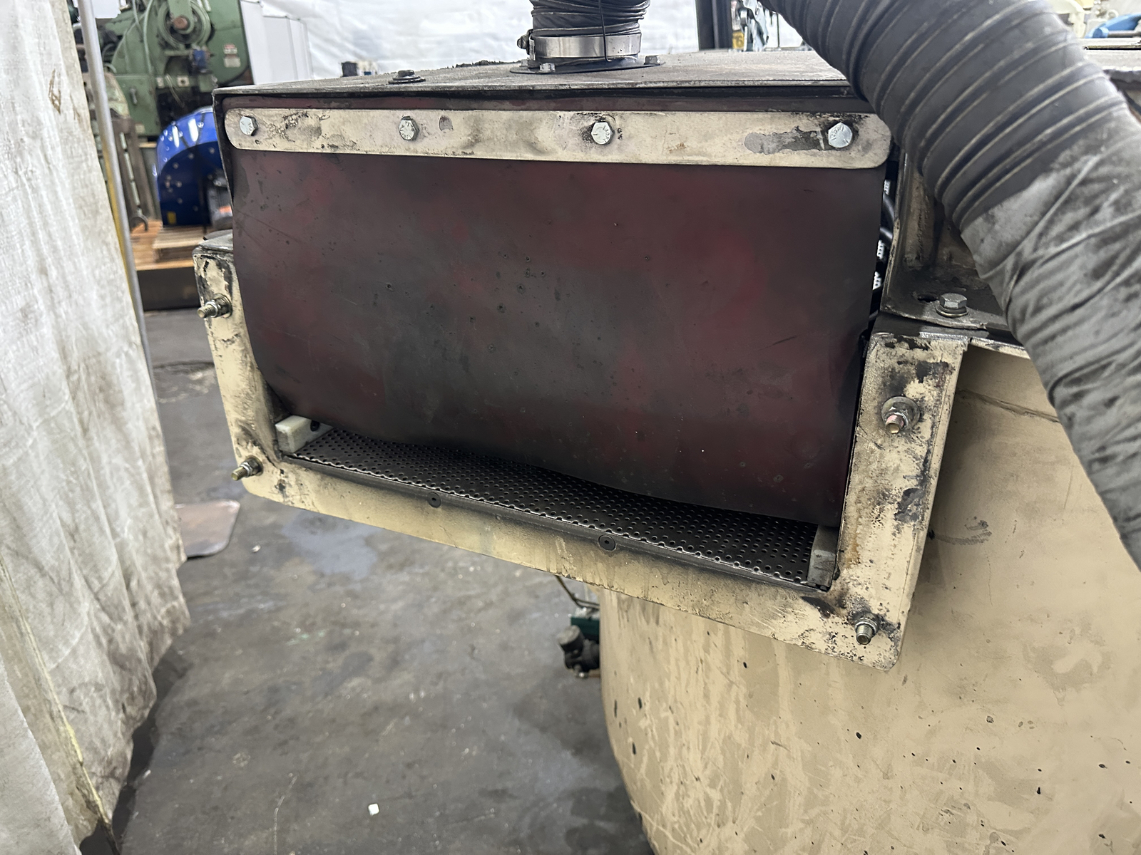 24 CUBIC FT GIANT GB-24DHW VIBRATORY COB DRYER: STOCK #77690