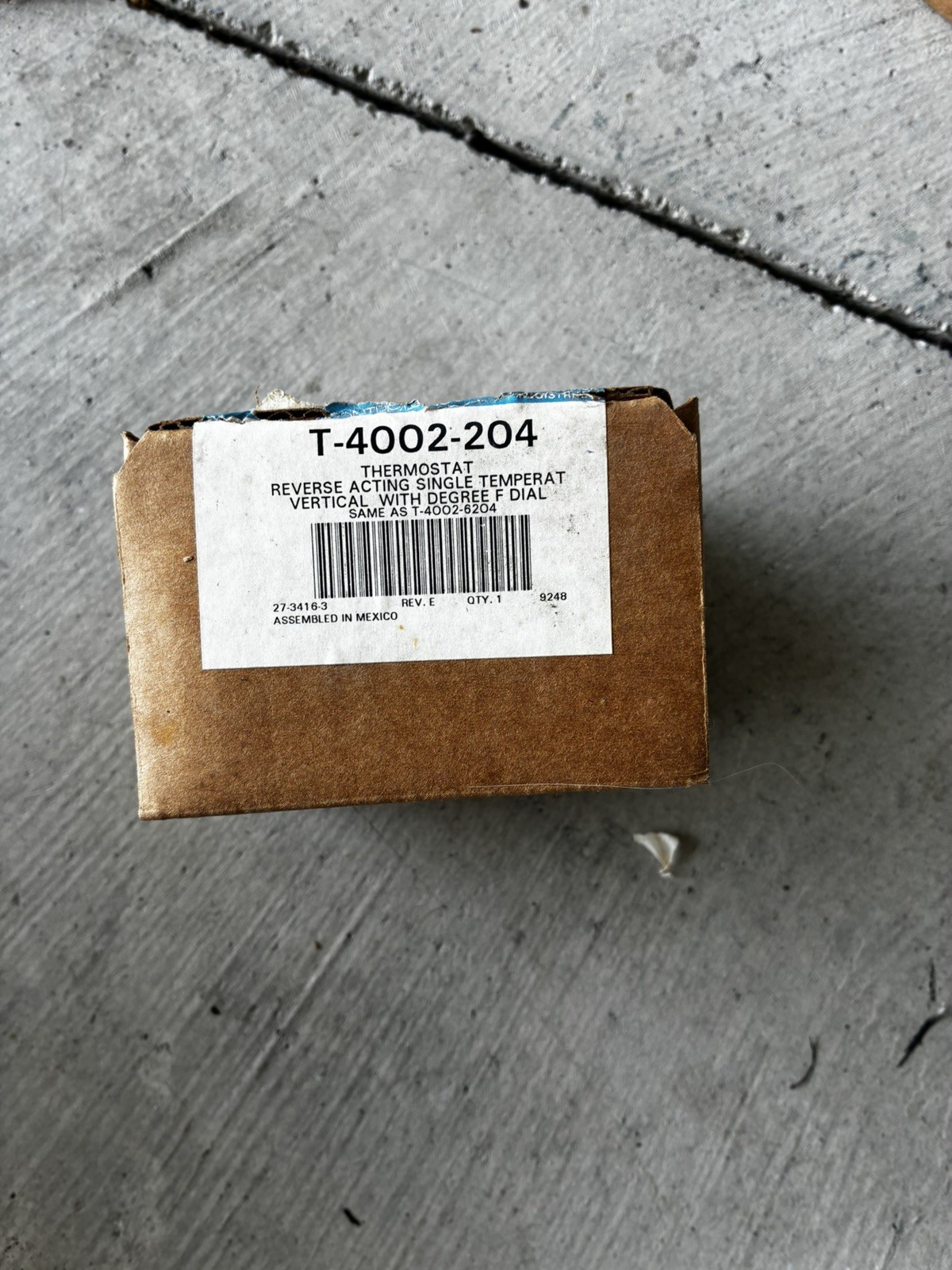 Johnson Controls Pneumatic Vertical Thermostat T-4002-204