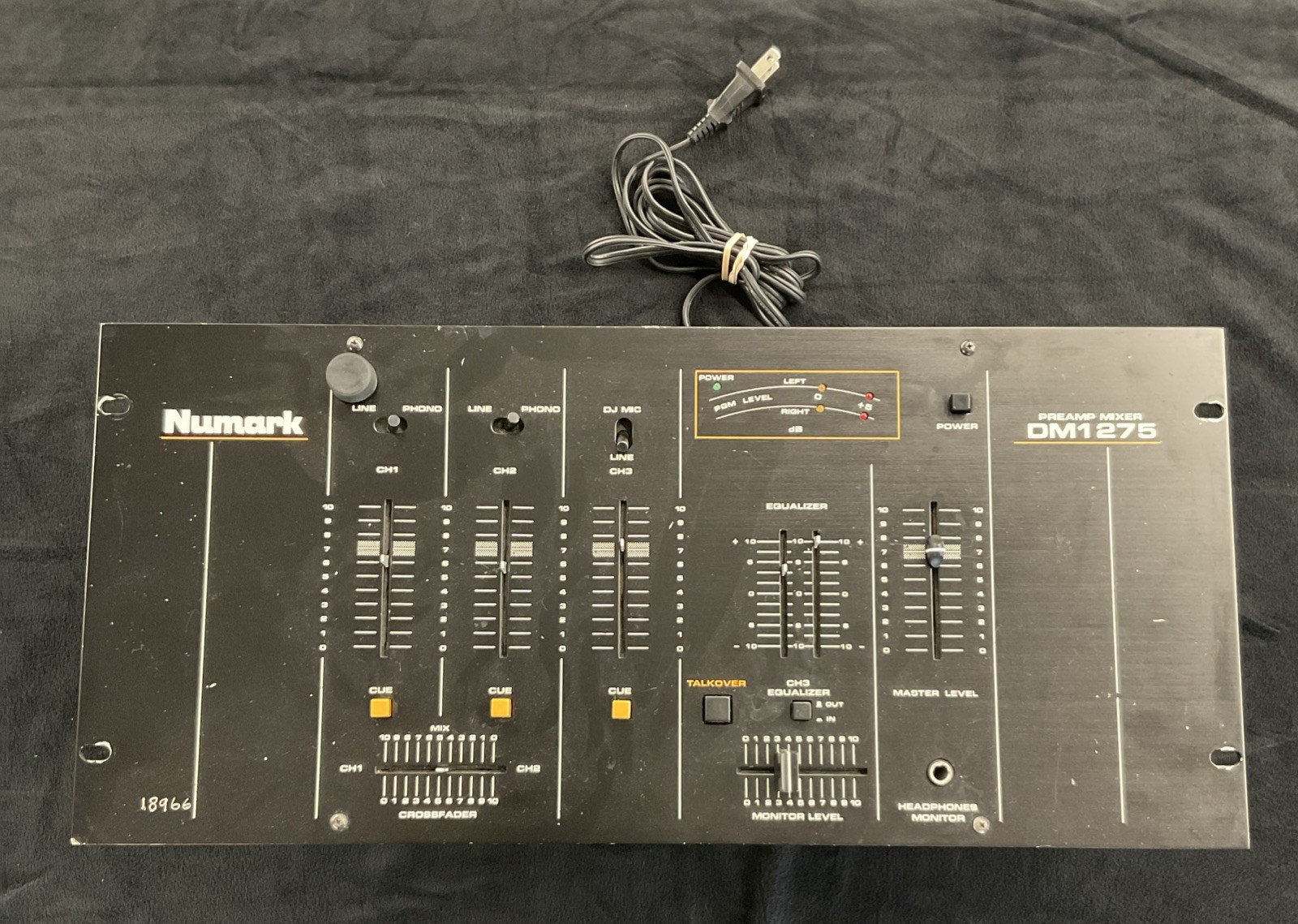Numark DM1275 preamp mixer