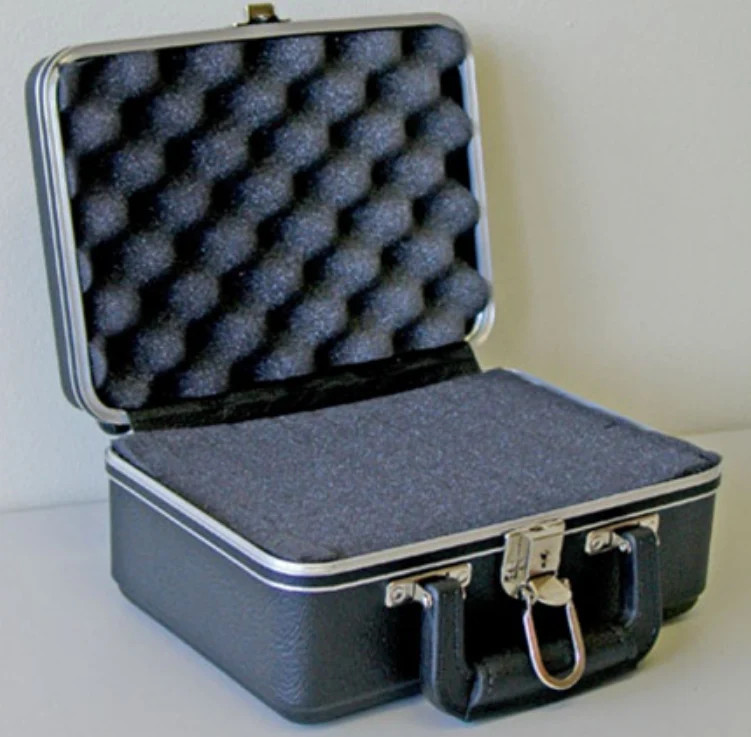 1410 – PLATT LUGGAGE – LIGHT-DUTY ABS CASE – Interior Dimensions (L x W x D): 10