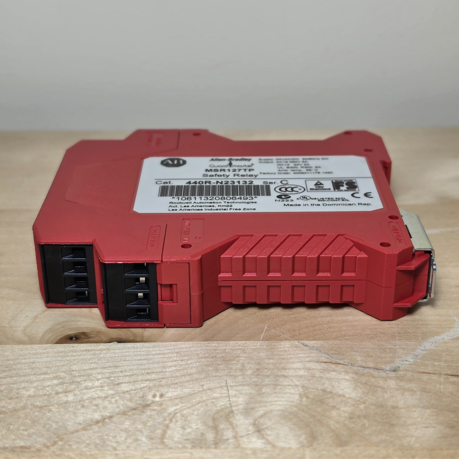 Allen-Bradley 440R-N23132 MSR127TP Guardmaster Safety Relay 24V AC/DC Ser C