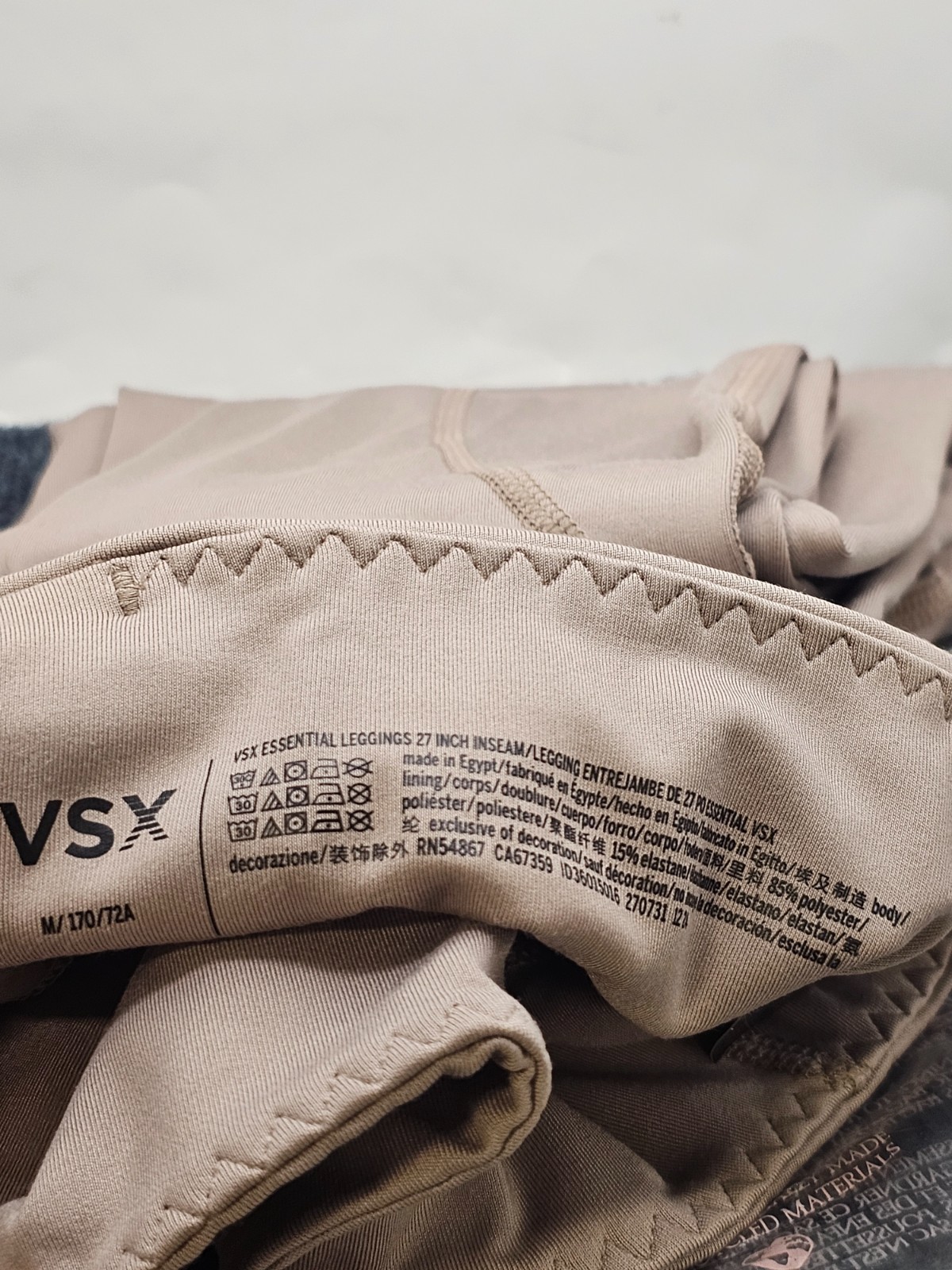 VSX Victoria’s Secret VSX Essential Pocket Leggings Size Medium 27″ Inseam