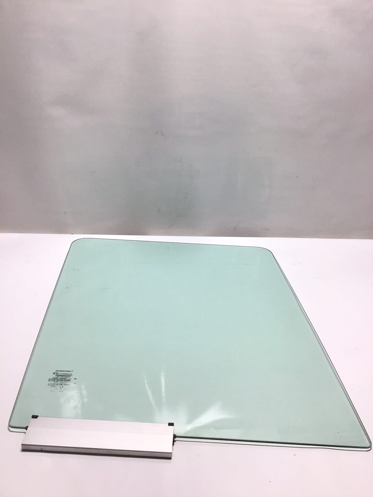 International AS-2 GG-M40T2 E11 RH Front Door Glass Passenger Side