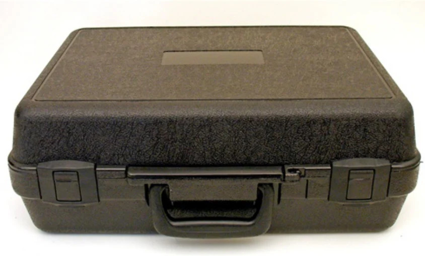 612 – PLATT LUGGAGE – BLOW MOLDED CASE – Exterior Dimensions (L x W x D): 18″ x
