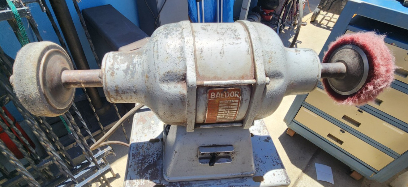 BALDOR GRINDER MODEL 1530