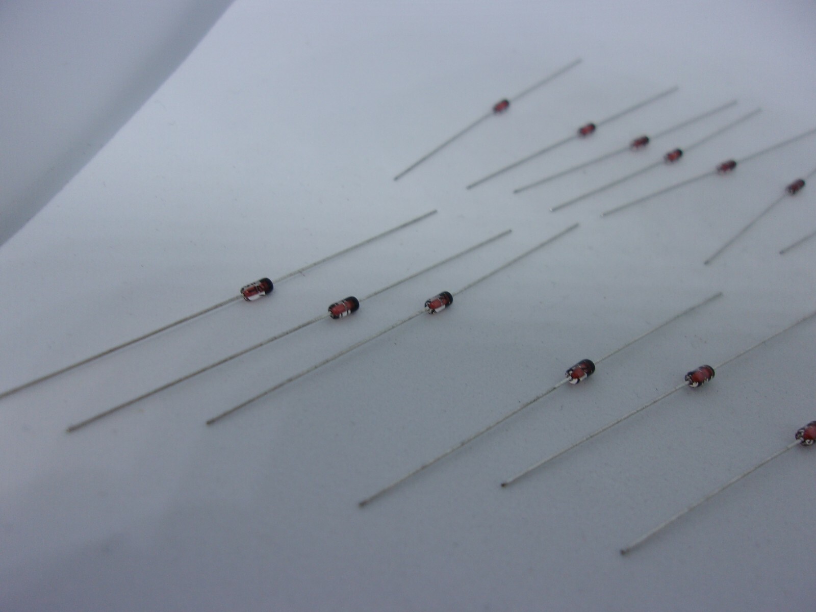 20 Pcs Pack Lot Silicon Planar Zener Diodes 1/2W 0.5W DO-35 Package DIP – 10V