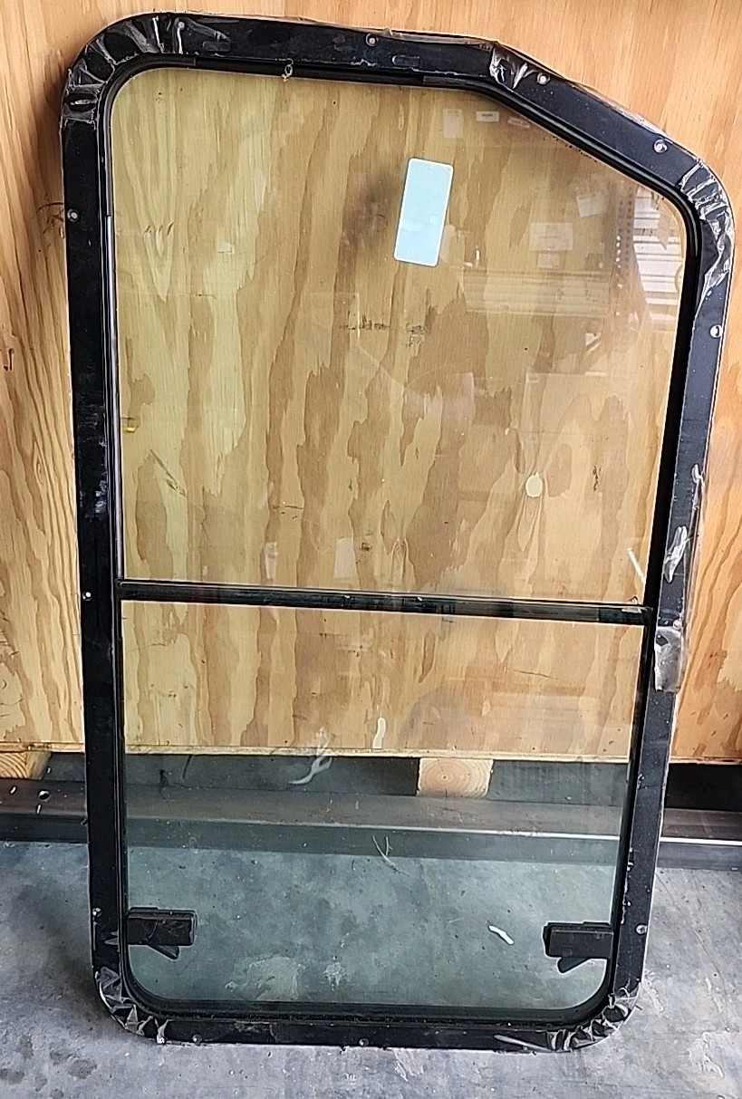 kawasaki 80ZV-2 Wheel Loader R/h Glass assembly