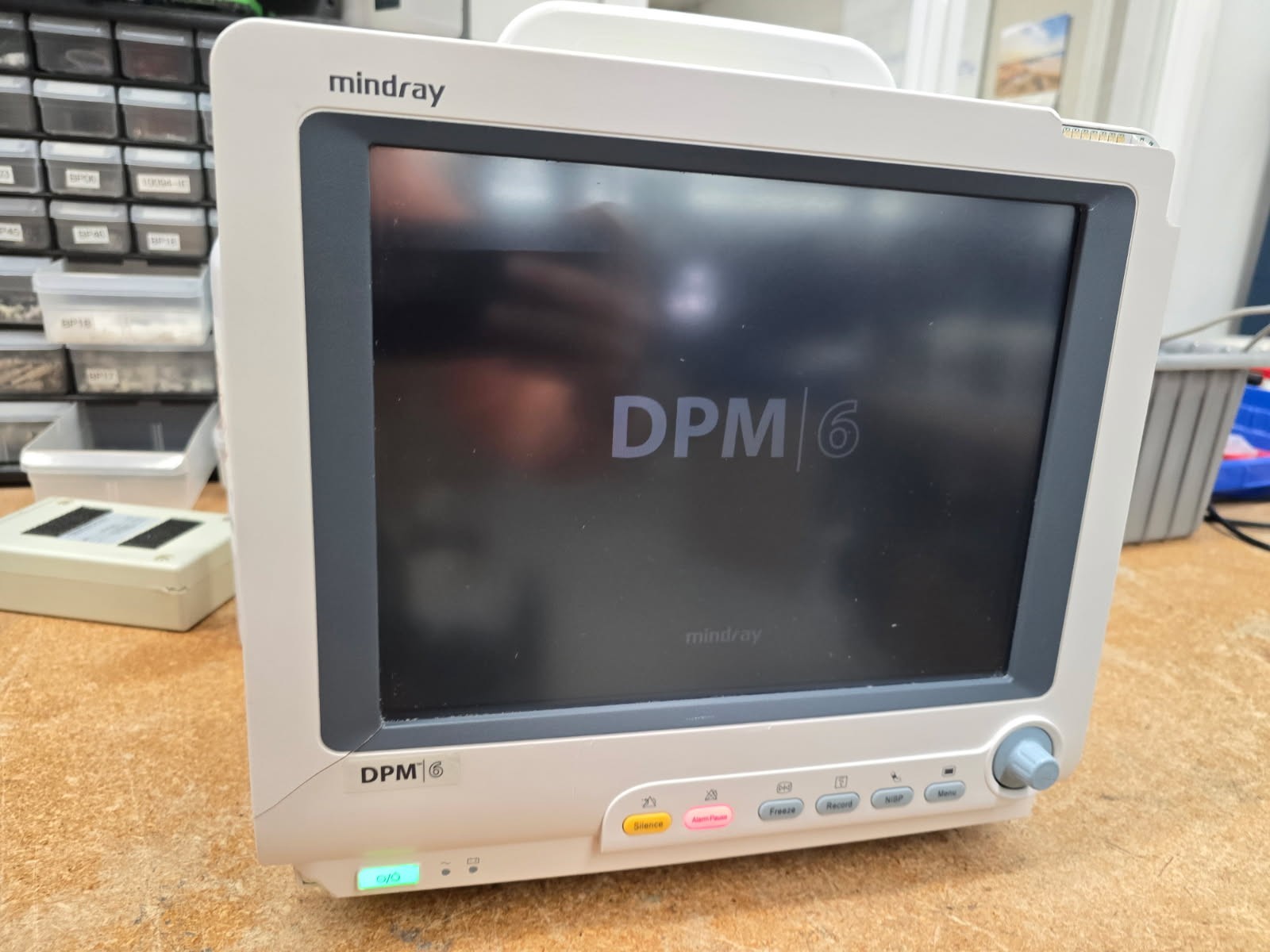Mindray DPM6 Patient Monitor – SALE – Working Condition – Cracked Cases – As is