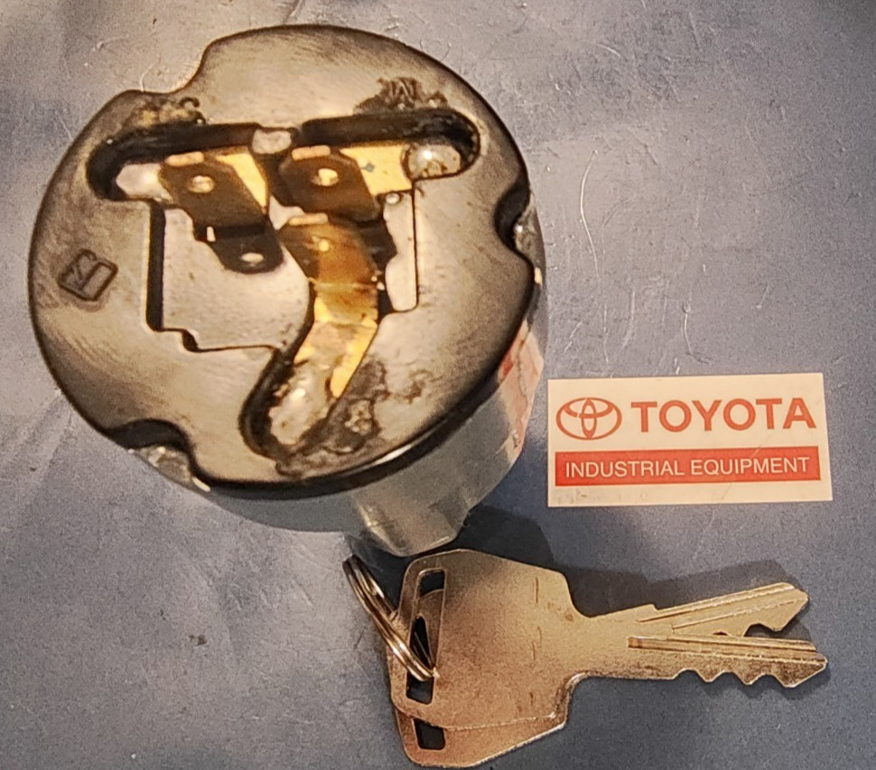 TOYOTA FORKLIFT 57510-23000-71 Key Switch 5F, 42-6,7F OLD STYLE