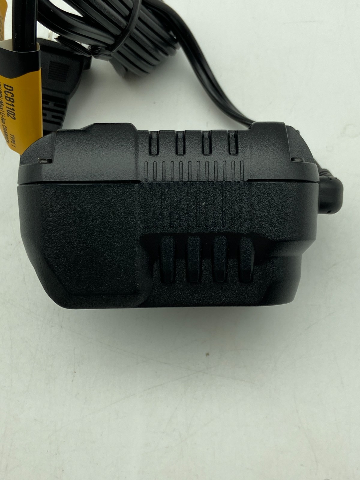 Dewalt DCB1102 Lithium Ion Battery Charger 12v/20v Max