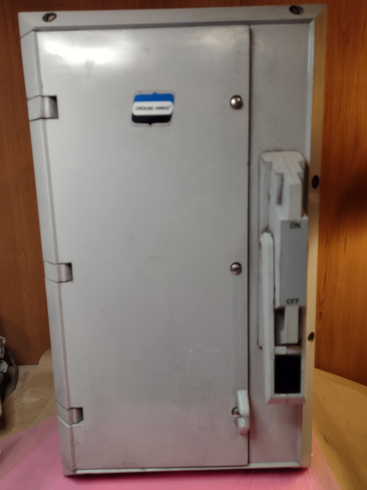 Crouse-Hinds NST1018F D Krydon Enclosed Safety Switch, w/Square D HU-30-SV 30A