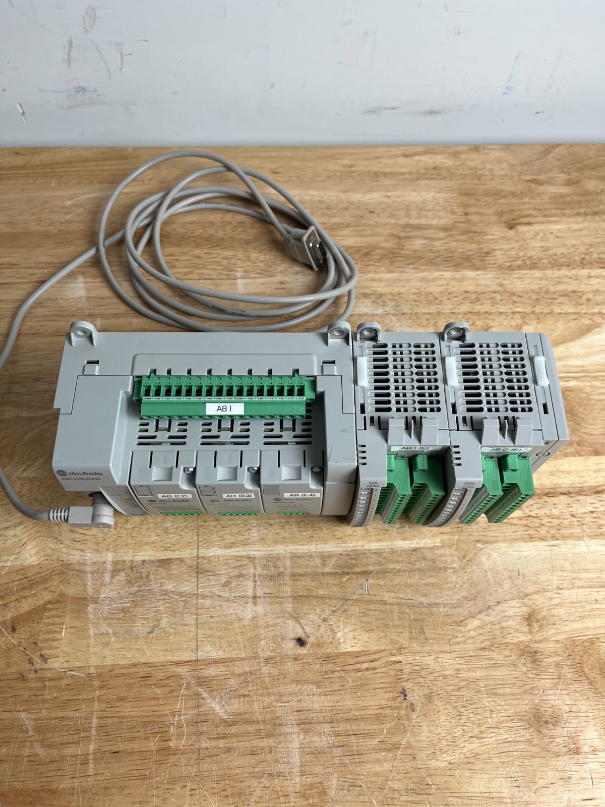 Allen-Bradley Micro850 PLC 2080-LC50-24QBB w/ IQ16 OB16 IQ4OB4 IQ4OV4 MOT-HSC