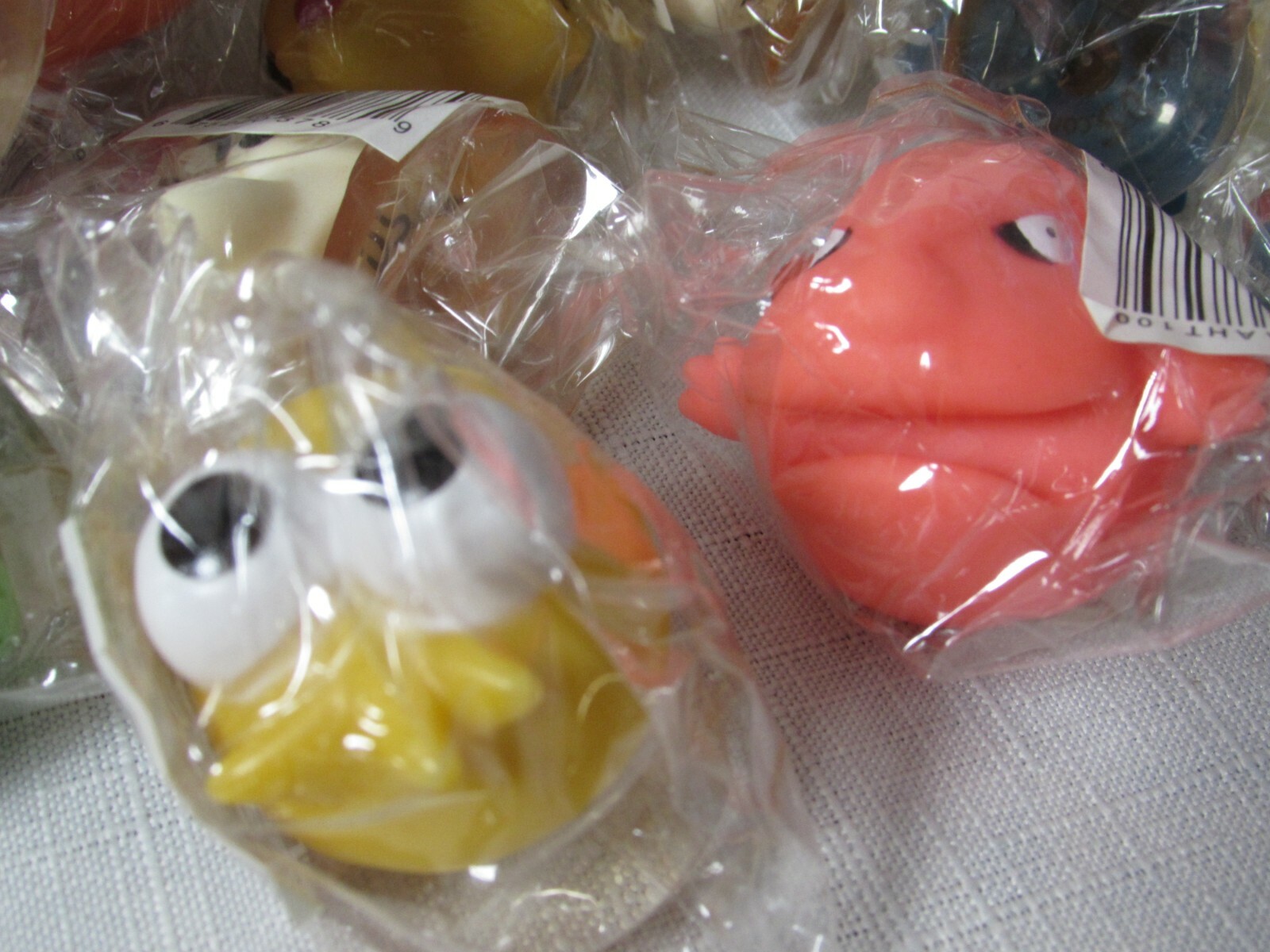 200 VENDING MACHINE TOYS BULK LOT MIX PARTY FAVOR SUCTION CUP ANIMALS FACES