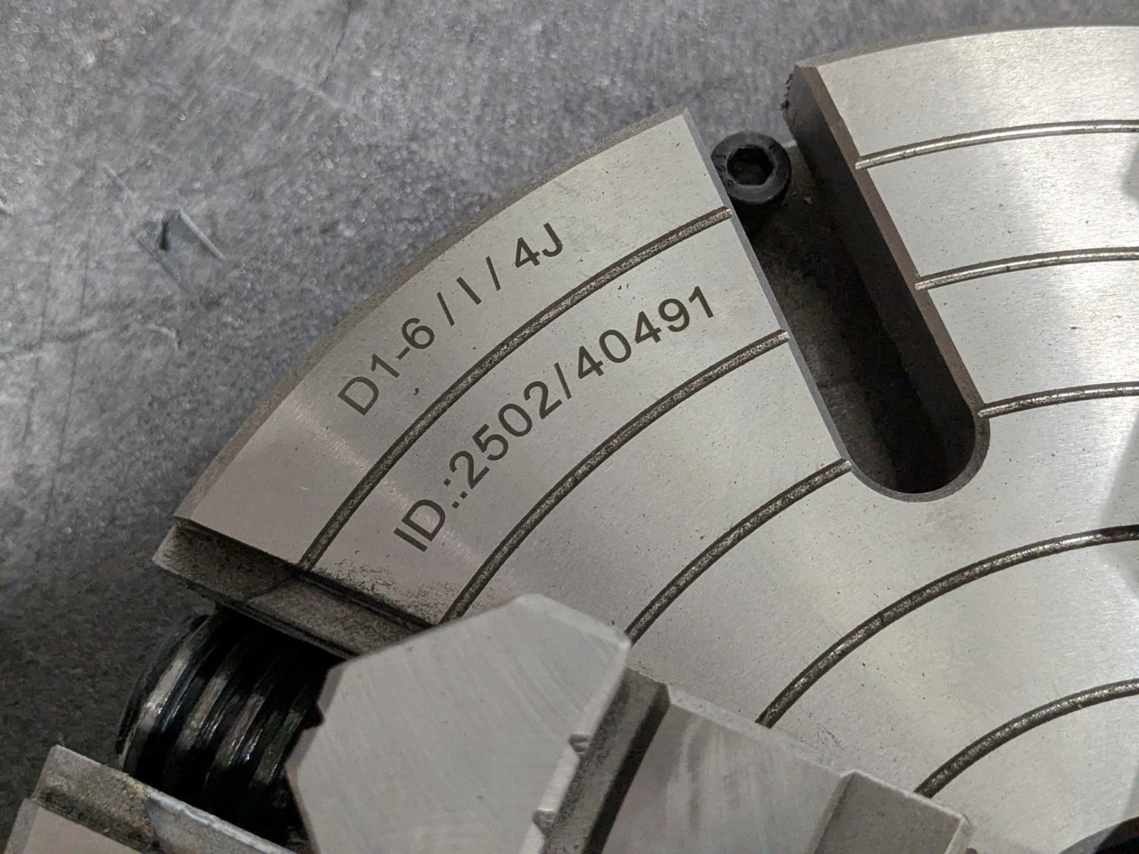 Hertel Manual Independent 4-Jaw Lathe Chuck 12″ Diameter D1-6 Mount 1-322-1206
