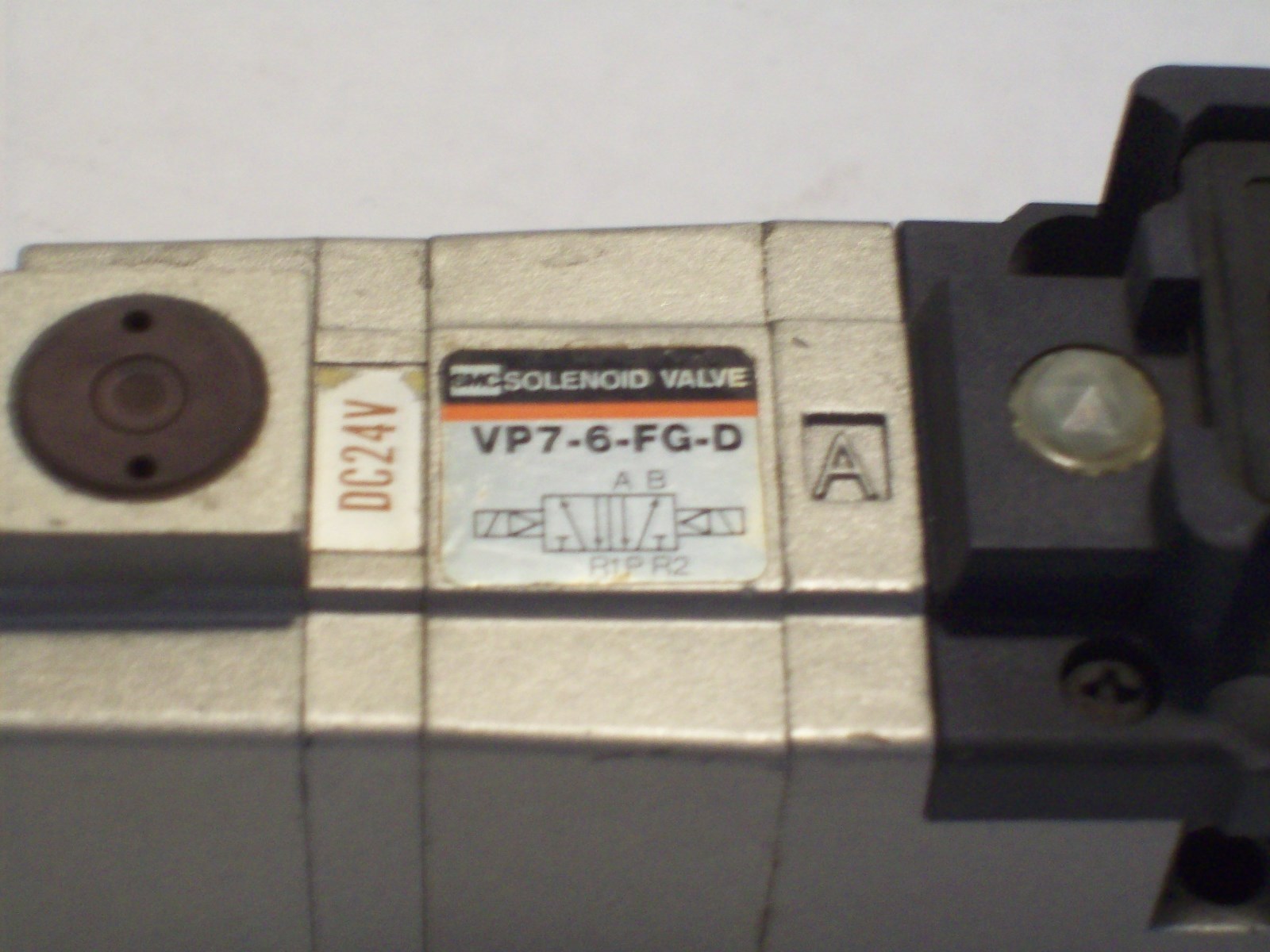 NEW SMC VP7-6-FG-D-3 2 POSITION PNEUMATIC DIRECTIONAL CTR VALVE 24VDC COIL P774