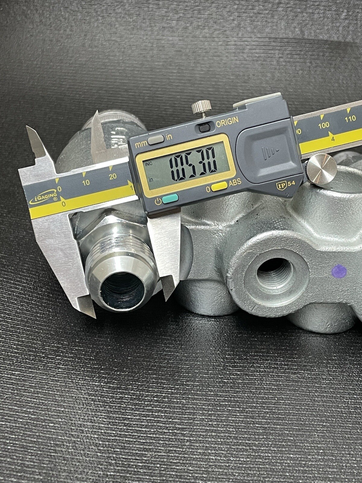Case # 47396759 Faster 4BD4FH Hydraulic flat face Manifold Control Valve