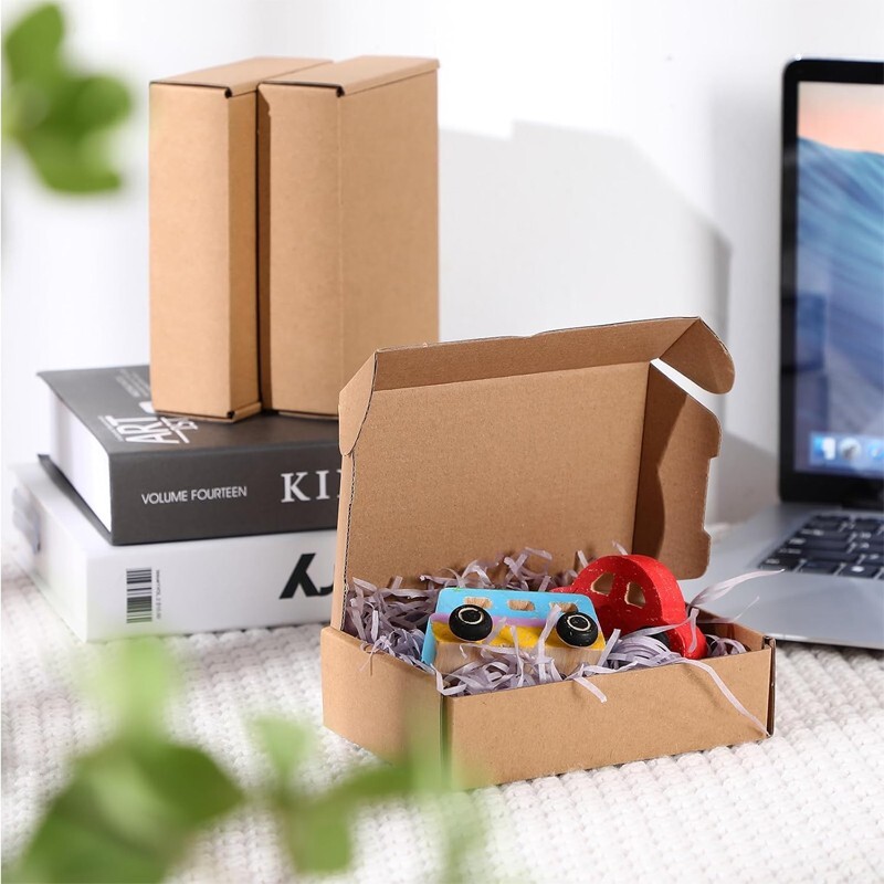 Multi-size corrugated cardboard boxes are used for packaging, moving and storage