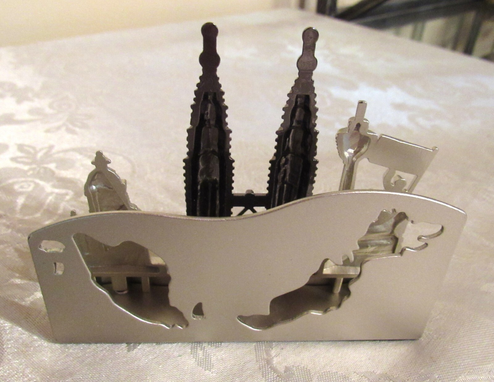 Kuala Lumpur Malaysia Business Card Holder * Pertronas Twin Towers * Silver Tone