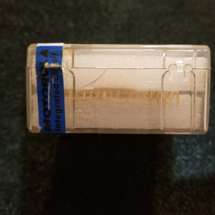 Motorola MC2901LC Processor, White Ceramic / Gold, unused and working, USA