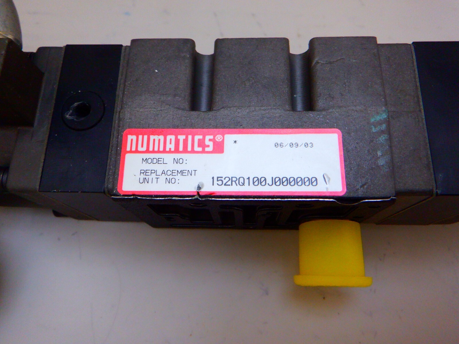 Numatics 152RQ100J000000 Regulator w/ gauge