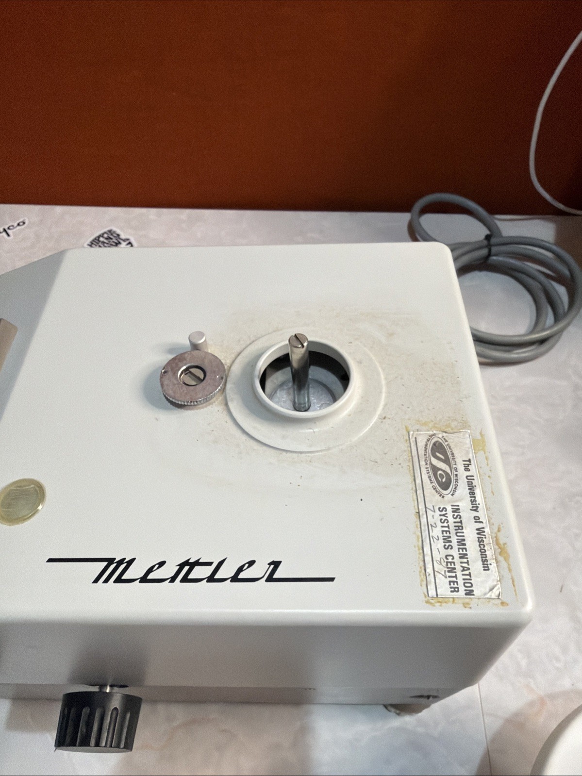 Mettler E2000 2kg Capacity Gram Scale w/ 5″ Table – 120V – E 2000 – Tested GOOD!