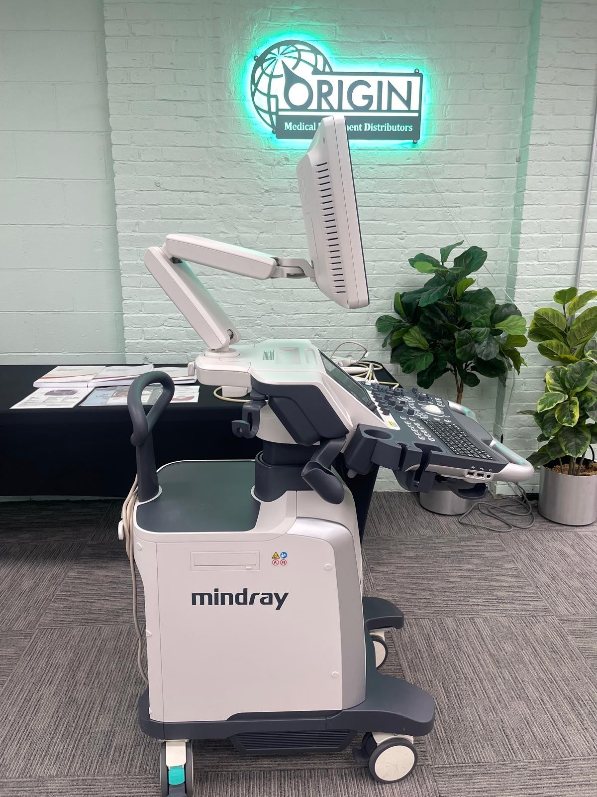 Mindray DC-8 EXP Ultrasound System w/ 2 Transducers