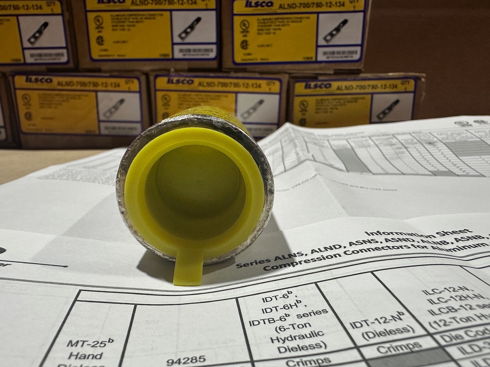 10Pack Ilsco Yellow 700 750 kcmil Surecrimp Aluminum Compression 2-Hole 1/2″ Lug