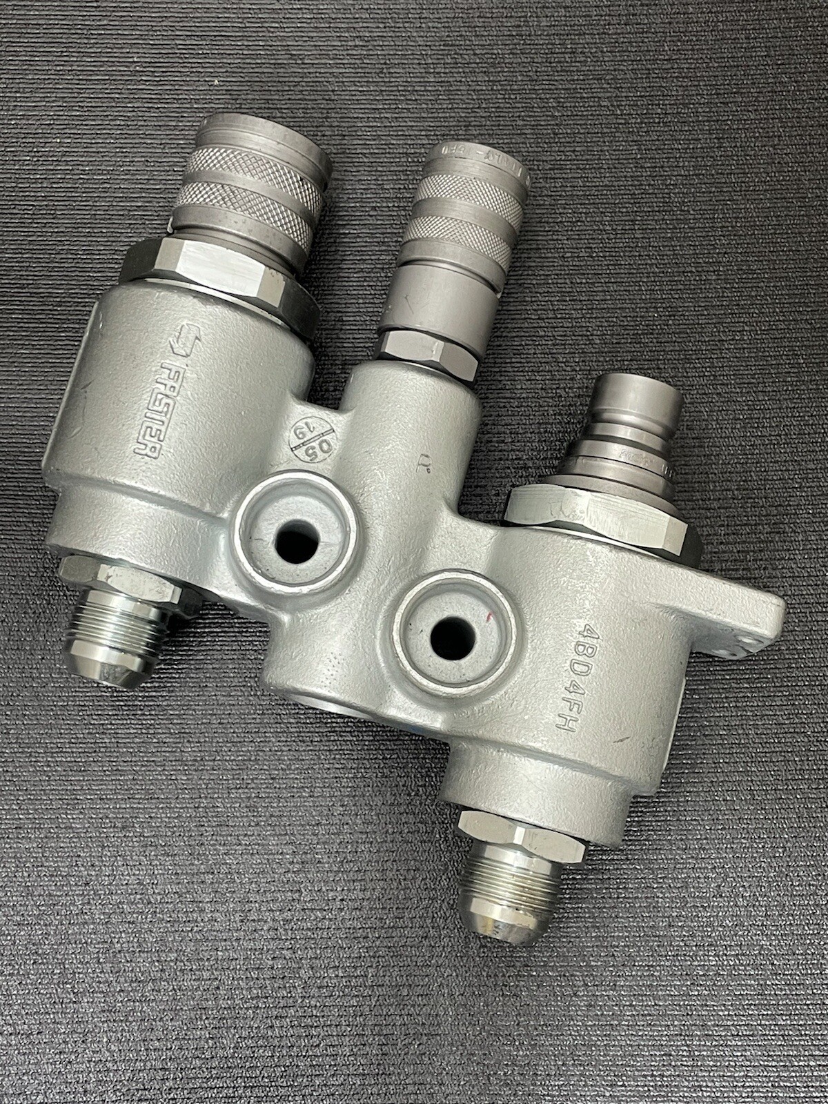 Case # 47396759 Faster 4BD4FH Hydraulic flat face Manifold Control Valve