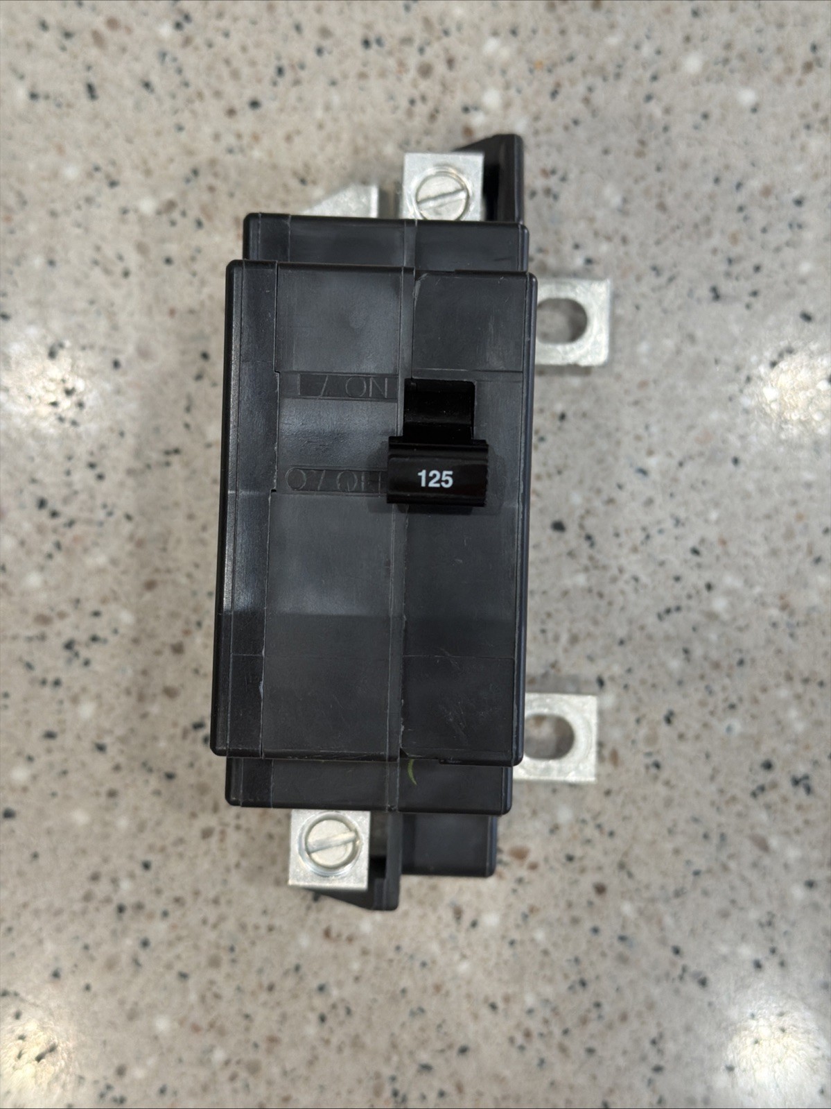 Square D QOM125VH 22kAIC 120/240V 125A 2P Circuit Breaker *NEW PULL*