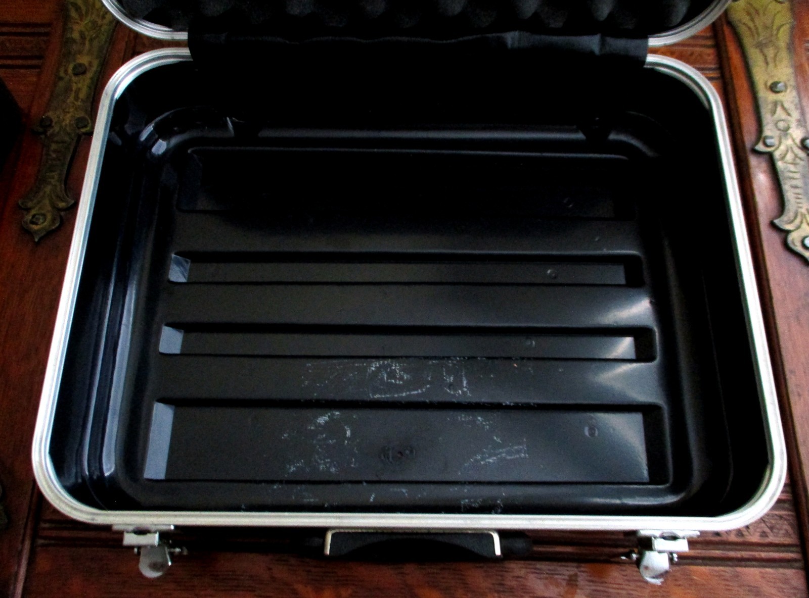 Platt 1416 Black Heavy-duty Case / Luggage with Foam Insert and Key