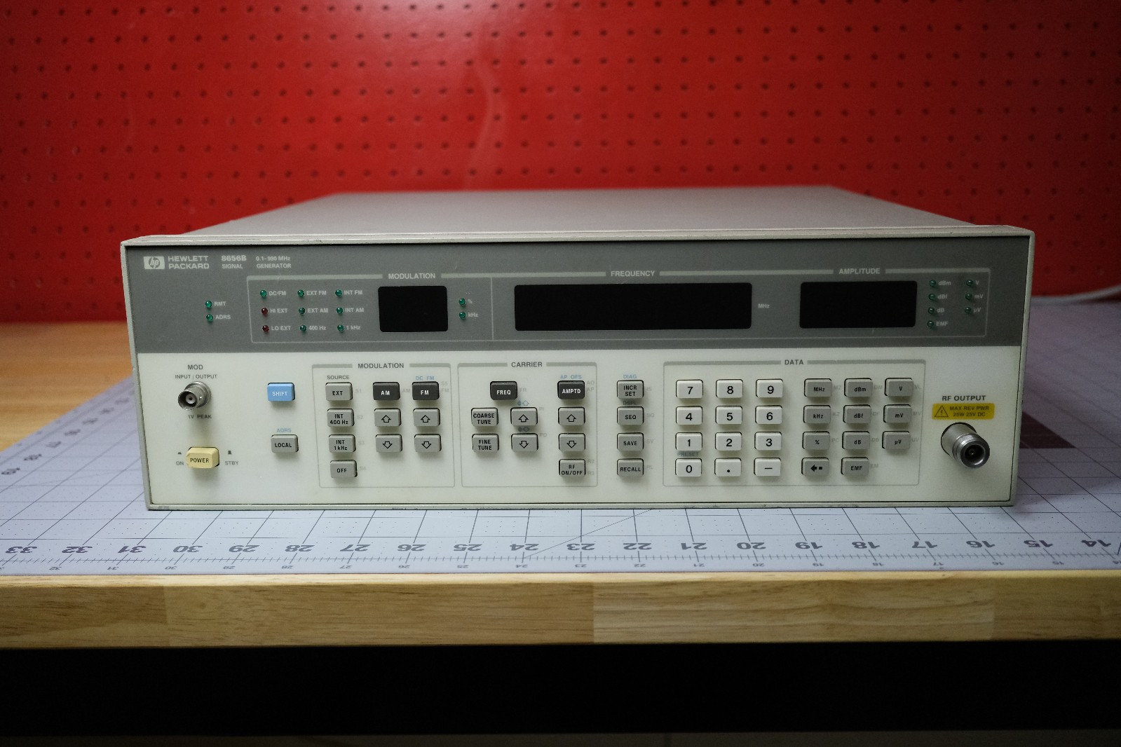 Hewlett Packard HP Agilent 8656B 0.1-990 MHz Signal Generator