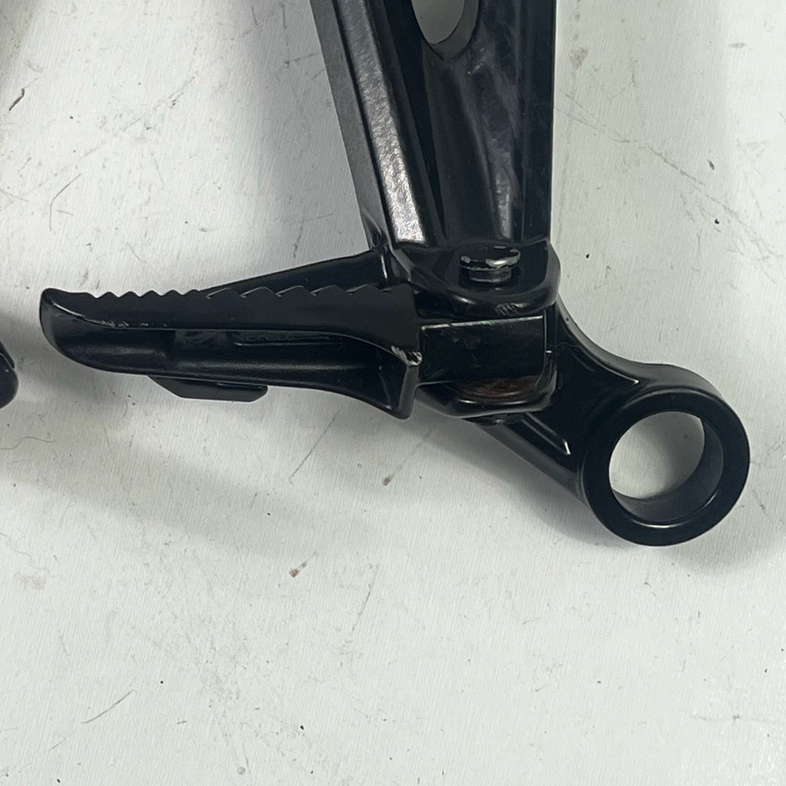 2006-2007 Suzuki GSXR 600 750 OEM Rear Passenger Foot Pegs Brackets Pair
