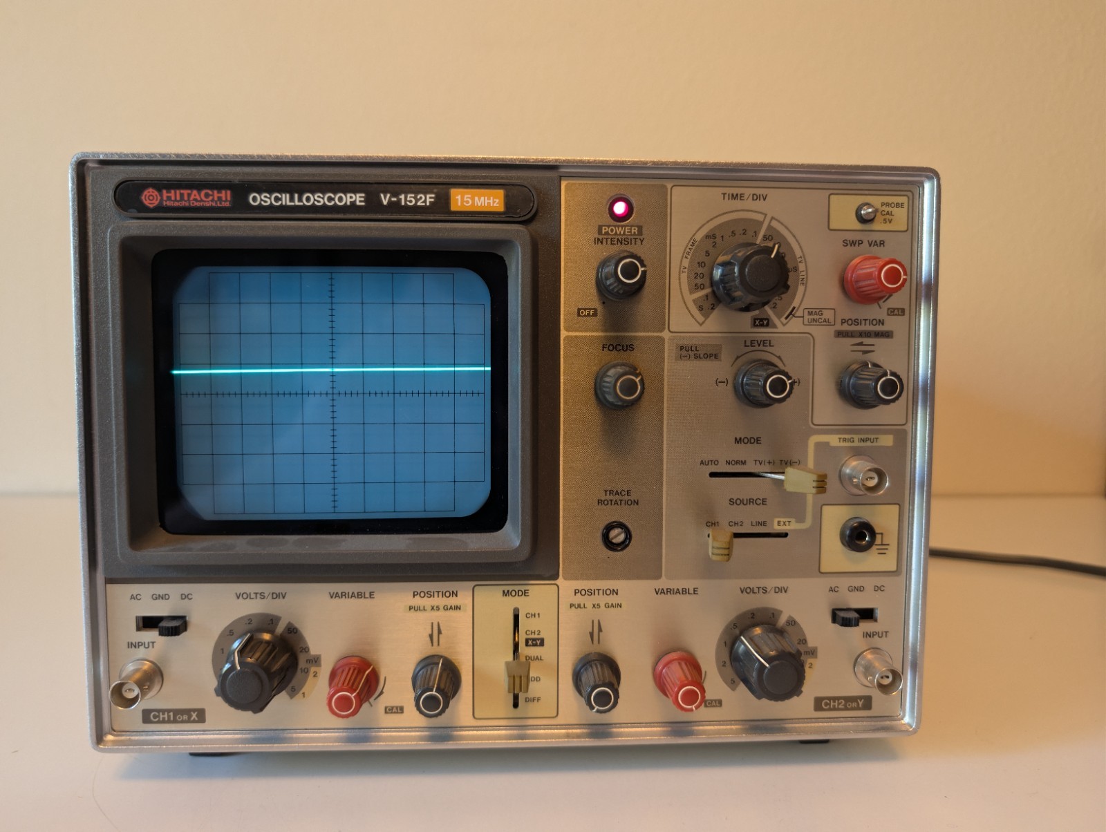 Vintage Hitachi V-152F 15MHz Analog Oscilloscope Powers On