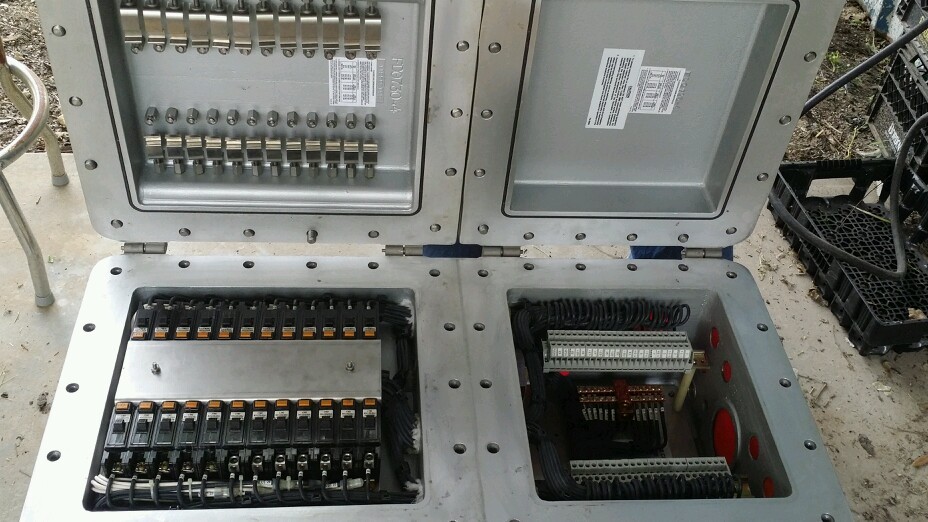 0-Z Gedney Ser D1P Panelboard Explosion & Fire Proof 225 amp 3 Ph D1P28-24-GB